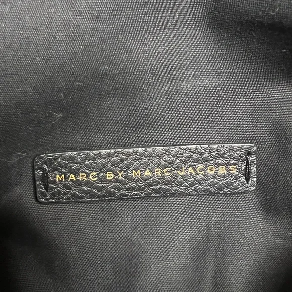 Marc Jacobs Natasha Crossbody Black Leather Gold Accents Purse Shoulder Bag - Picture 15 of 16